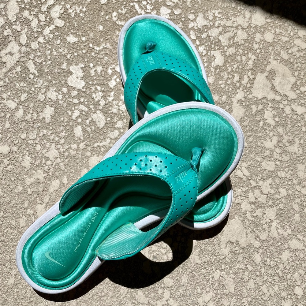 NIKE Slippers - Picture 2 of 4